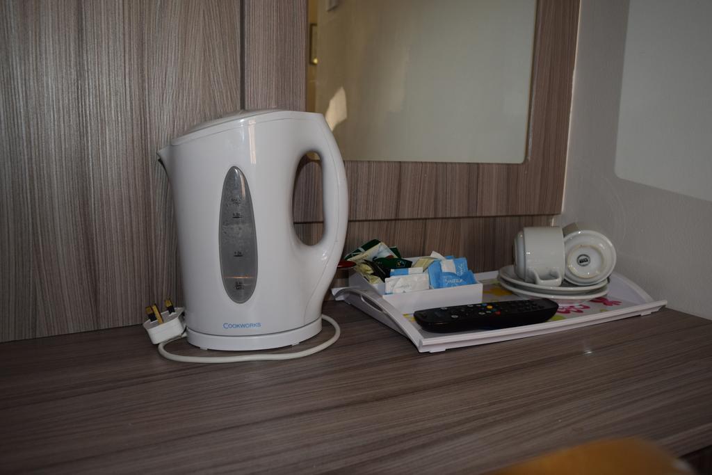 Holland Park Grove Hotel London Room photo