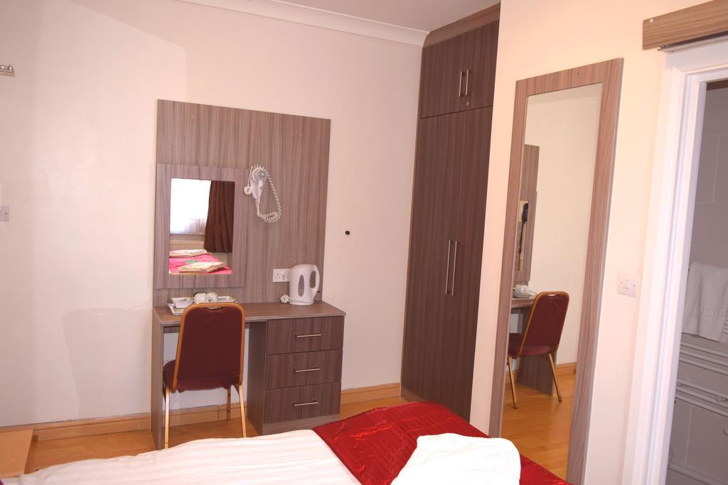Holland Park Grove Hotel London Room photo